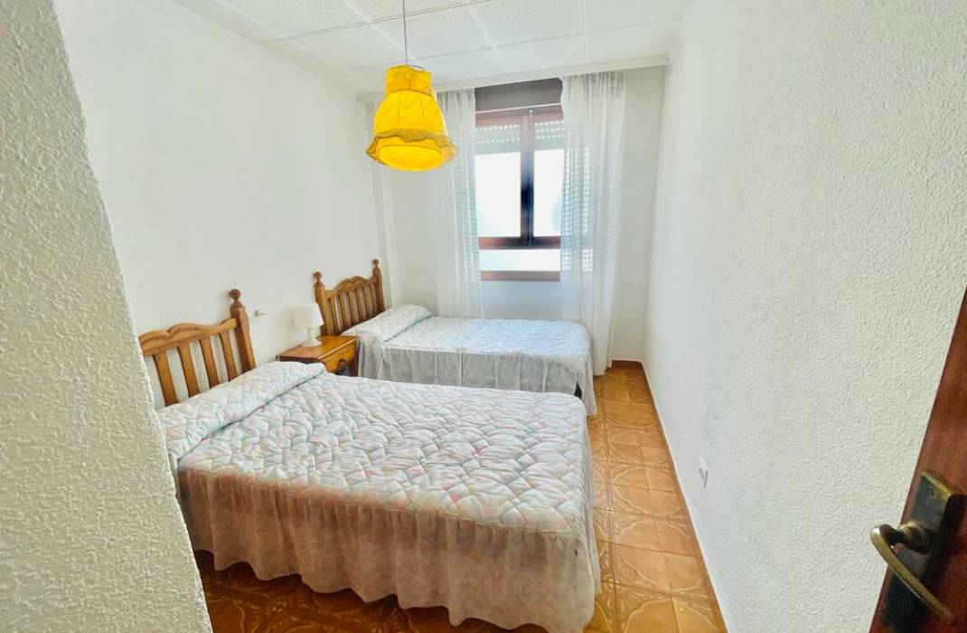 Resale - Apartment - Torrevieja - calle Diego Maraon n 41