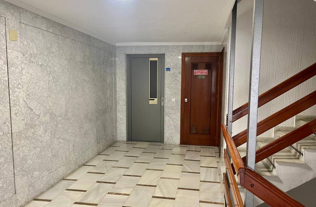 Resale - Apartment - Torrevieja - calle Diego Maraon n 41