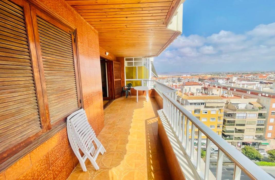 Resale - Apartment - Torrevieja - calle Diego Maraon n 41