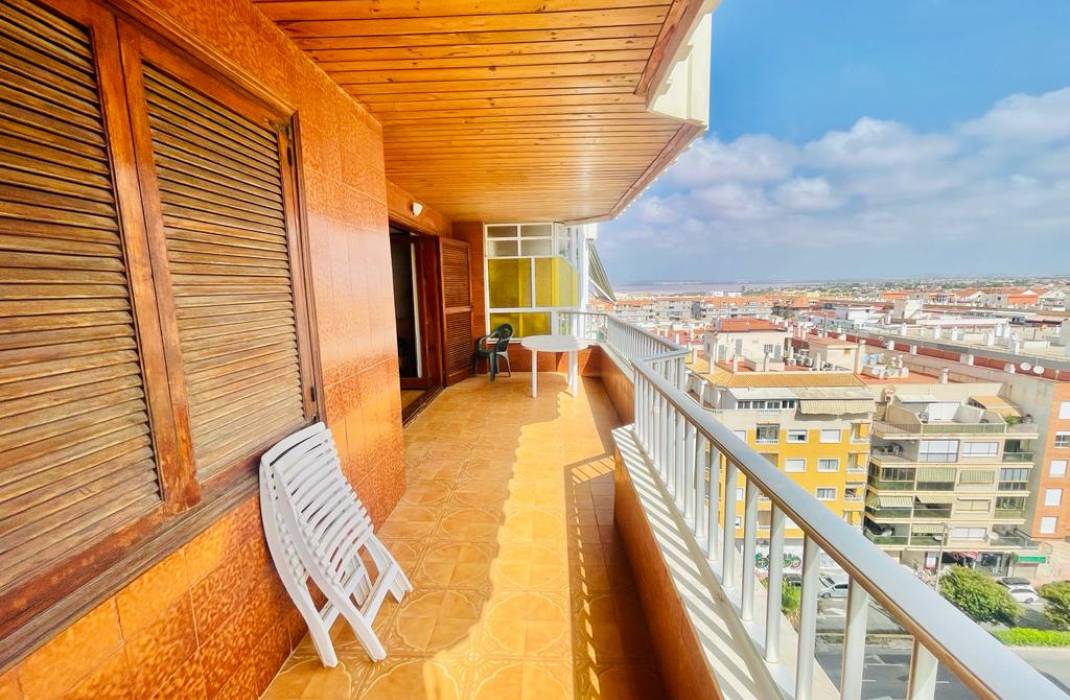 Resale - Apartment - Torrevieja - calle Diego Marañon n 41