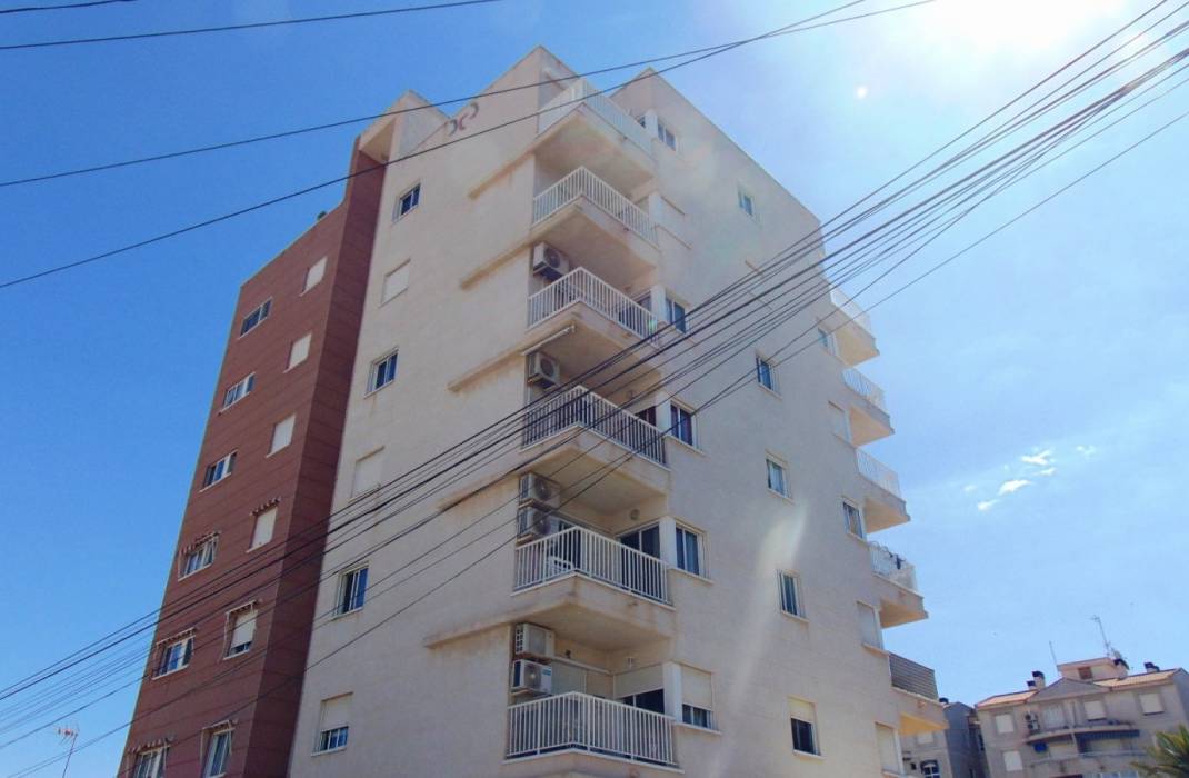 Resale - Apartment - Torrevieja - calle emilio