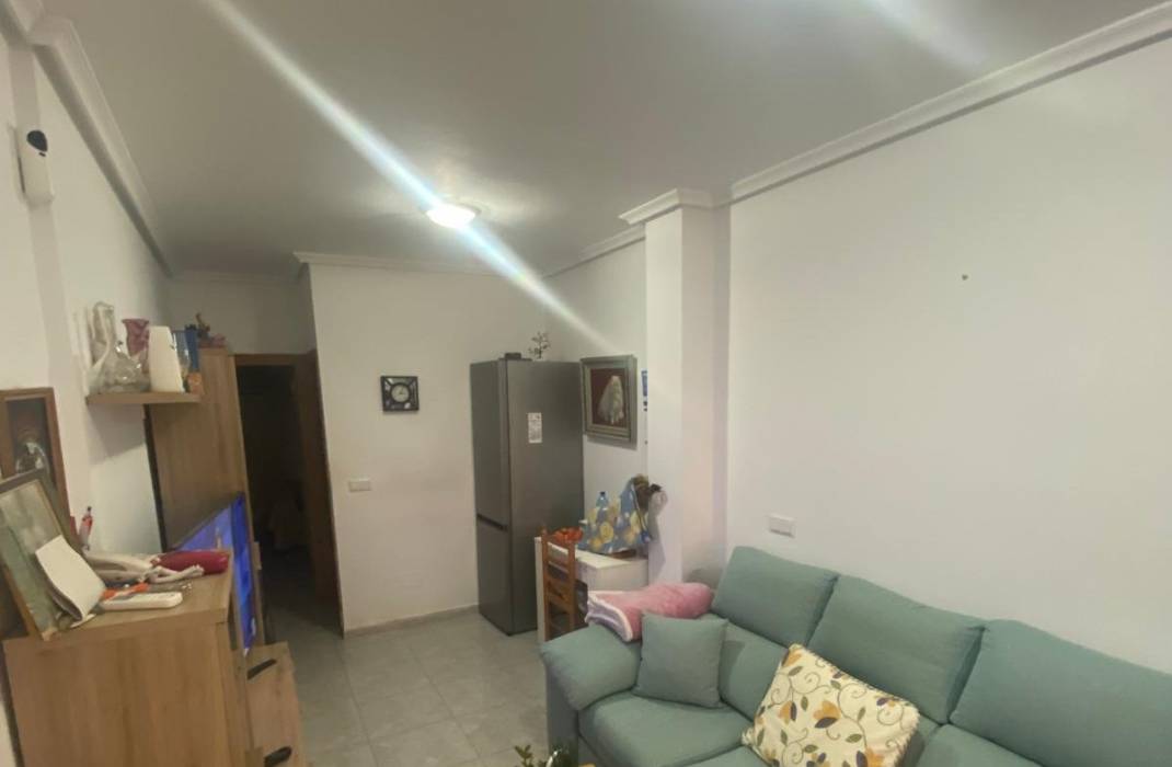 Resale - Apartment - Torrevieja - calle Finlandia n 38