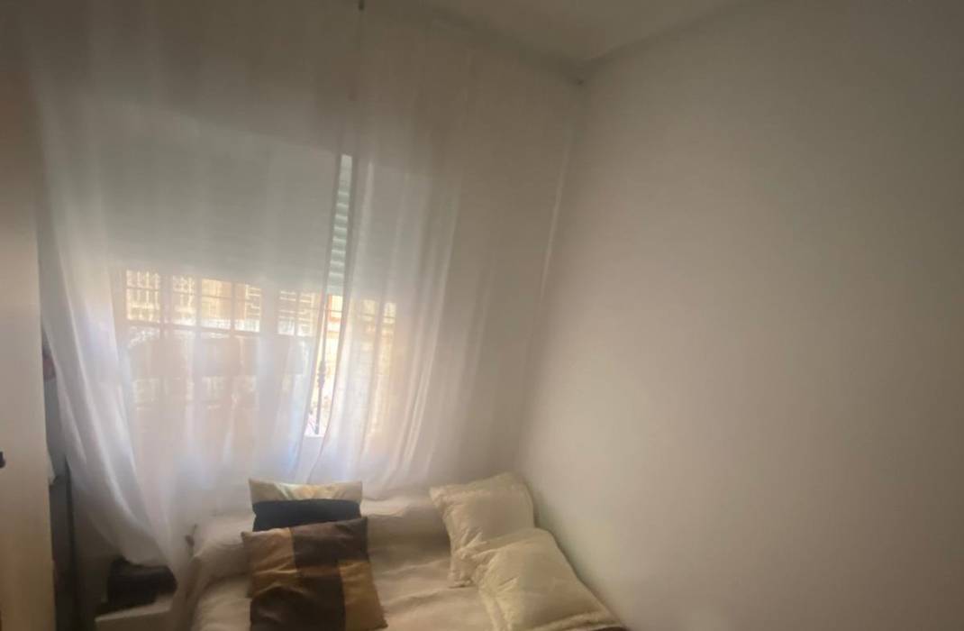 Resale - Apartment - Torrevieja - calle Finlandia n 38