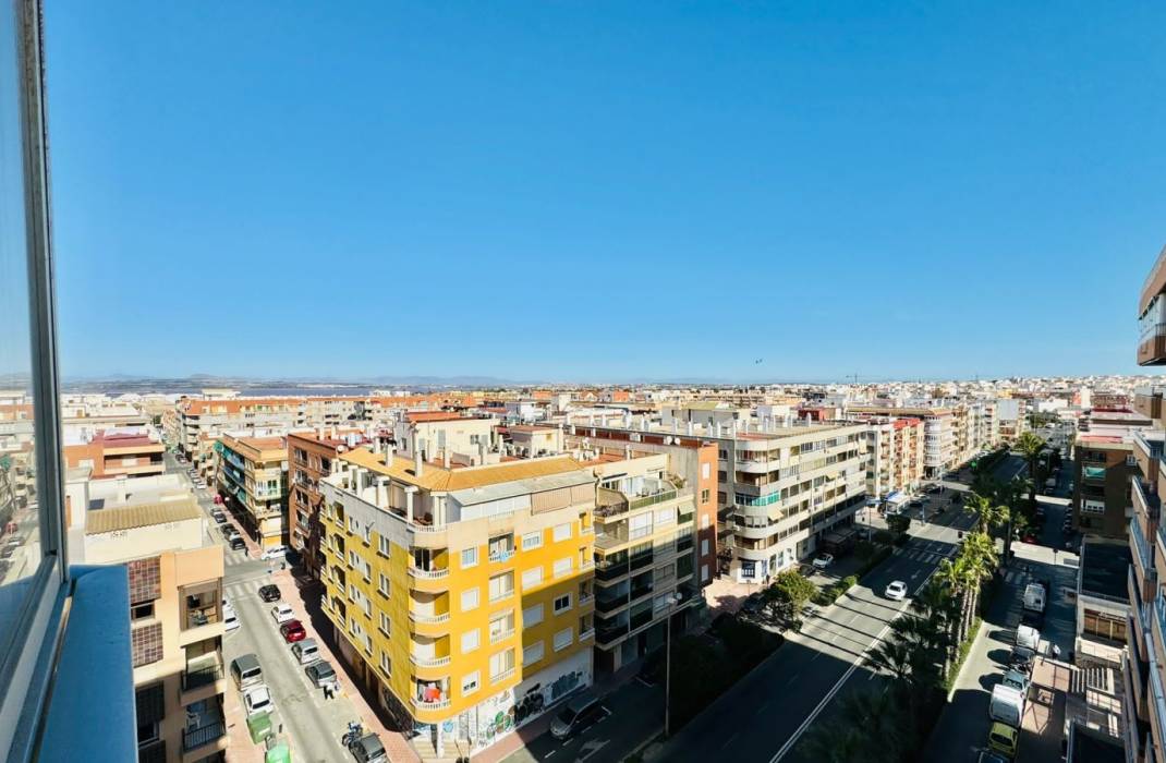 Resale - Apartment - Torrevieja - calle Gregorio Maraon n 41