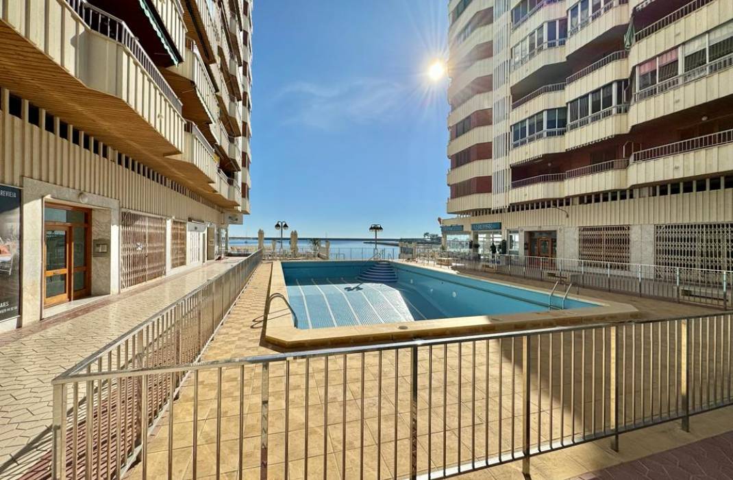 Resale - Apartment - Torrevieja - calle Gregorio Maraon n 41