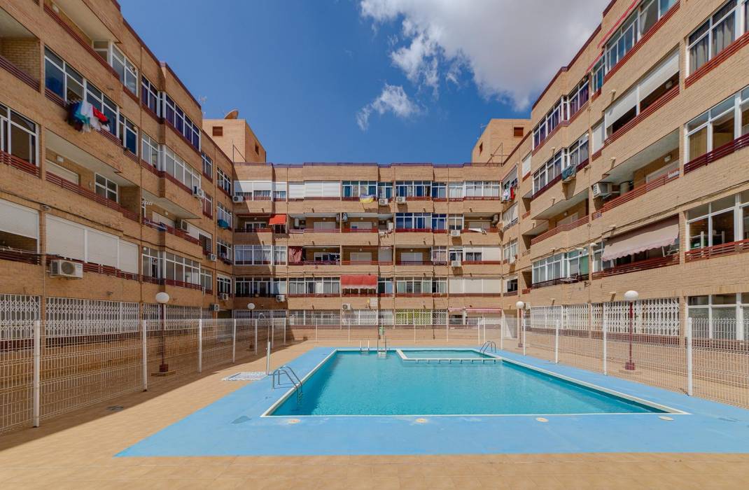 Resale - Apartment - Torrevieja - Centro