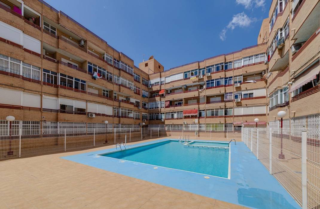 Resale - Apartment - Torrevieja - Centro