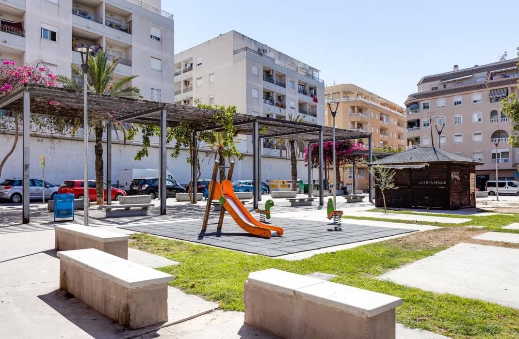 Resale - Apartment - Torrevieja - Centro