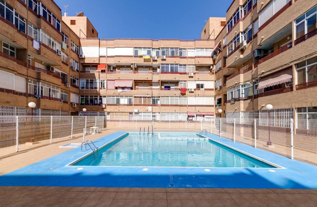 Resale - Apartment - Torrevieja - Centro