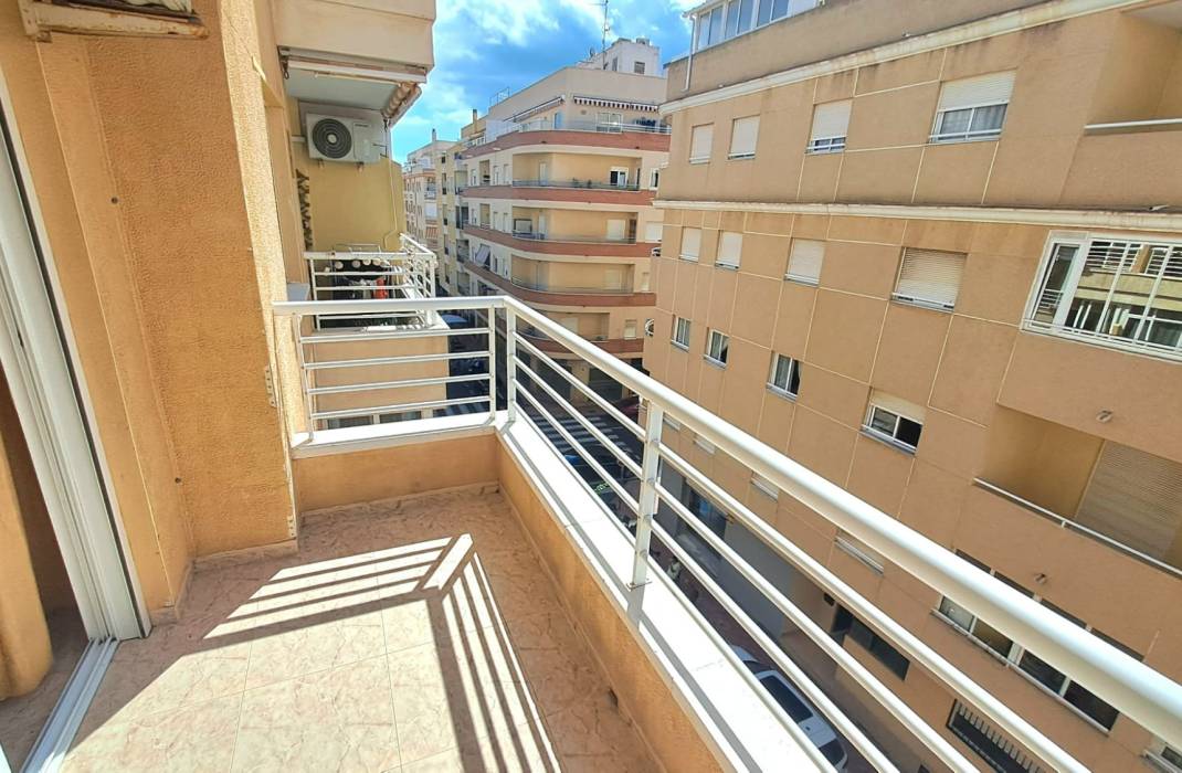 Resale - Apartment - Torrevieja - Centro