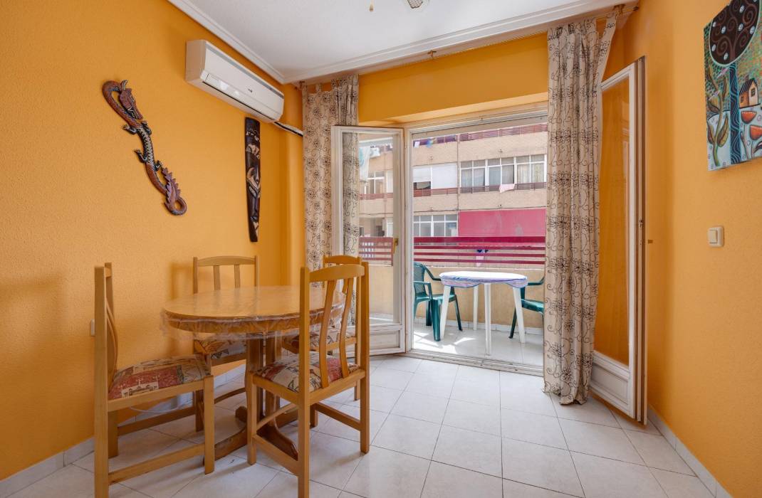 Resale - Apartment - Torrevieja - Centro