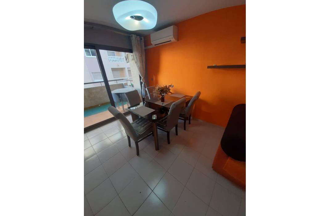 Resale - Apartment - Torrevieja - Centro