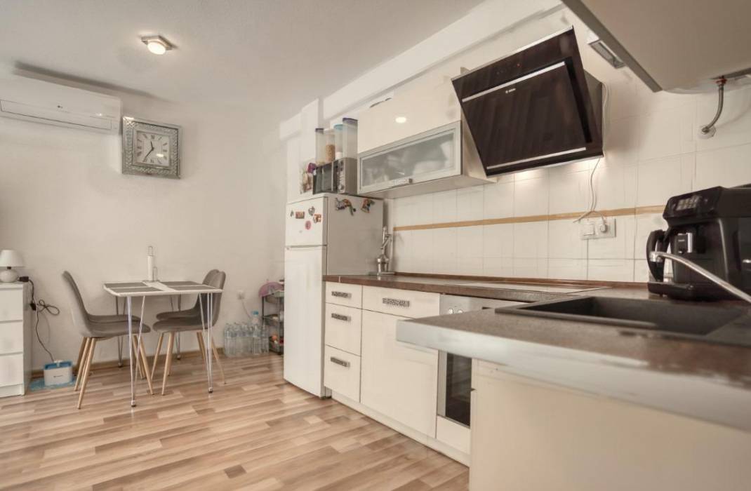 Resale - Apartment - Torrevieja - Eliseos playa