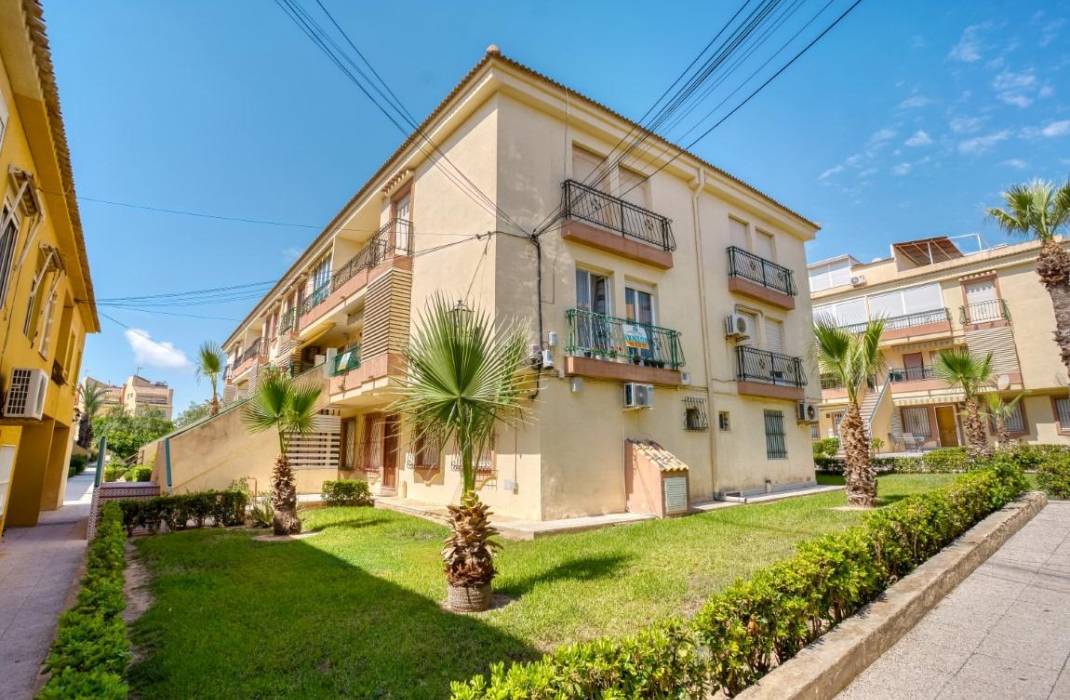 Resale - Apartment - Torrevieja - Eliseos playa