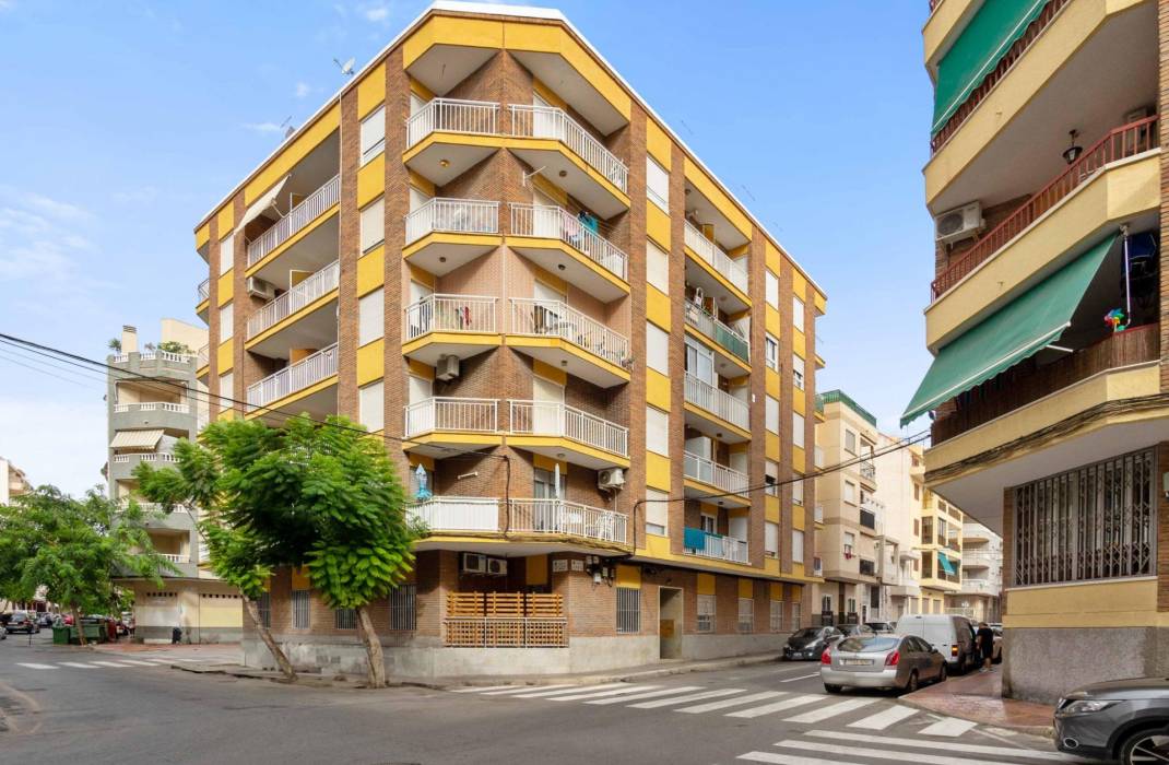 Resale - Apartment - Torrevieja - Estacion de autobuses