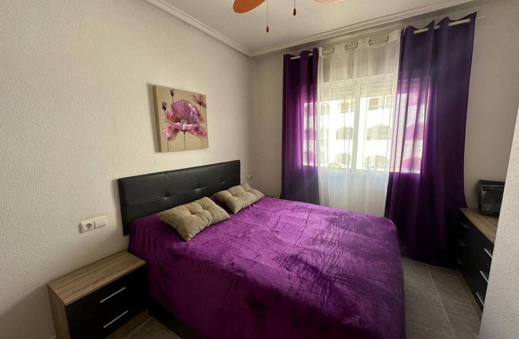 Resale - Apartment - Torrevieja - Estacion de autobuses