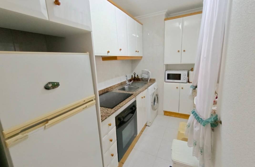 Resale - Apartment - Torrevieja - Estacion de autobuses