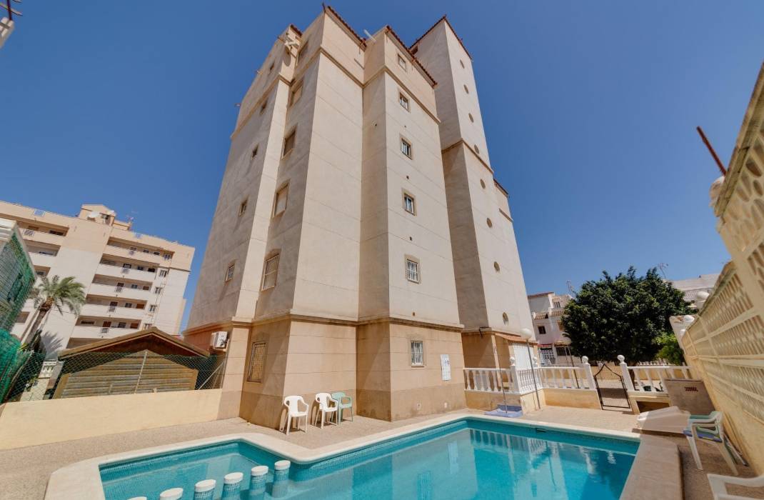 Resale - Apartment - Torrevieja - Estacion de autobuses