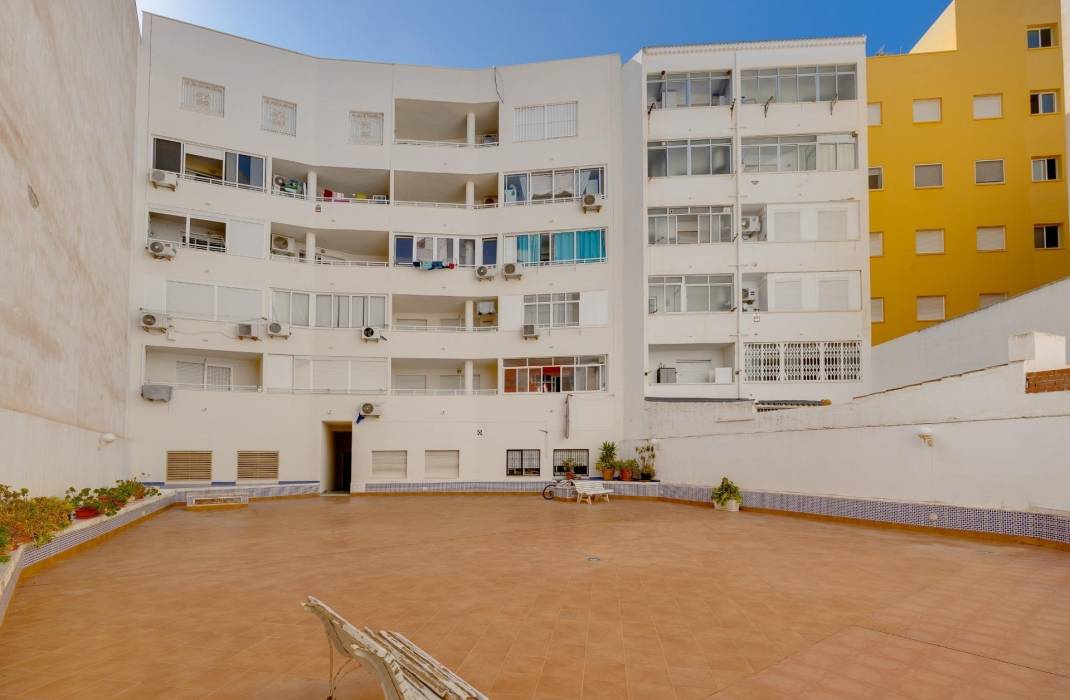 Resale - Apartment - Torrevieja - Estacion de autobuses