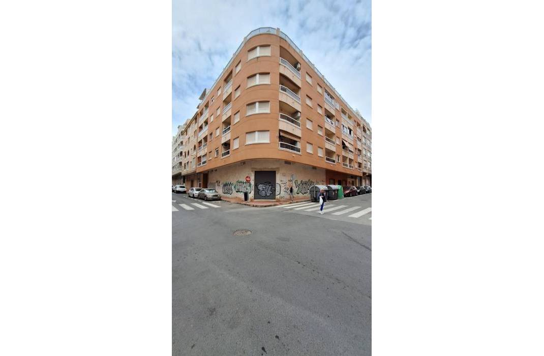 Resale - Apartment - Torrevieja - Estacion de autobuses