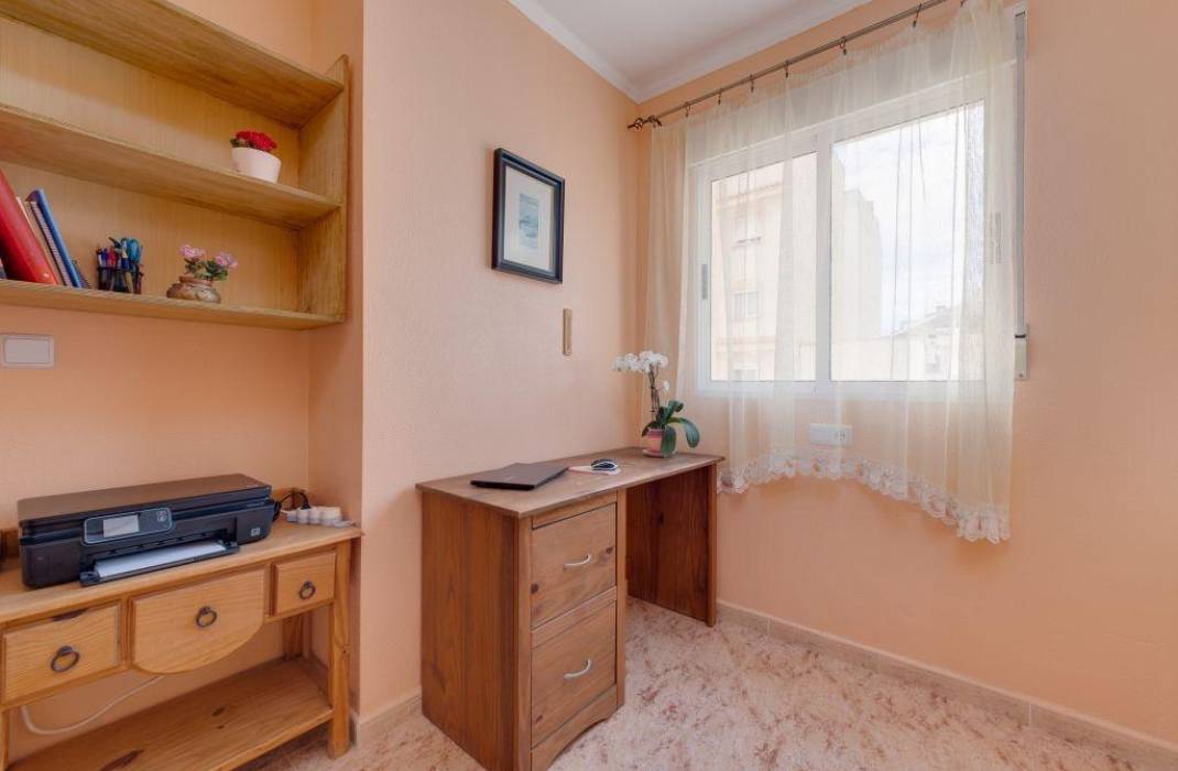 Resale - Apartment - Torrevieja - Estacion de autobuses