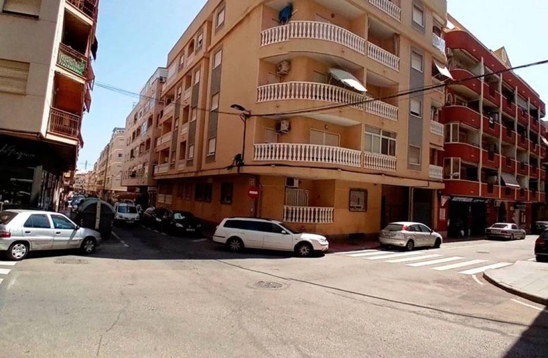 Resale - Apartment - Torrevieja - Estacion de autobuses