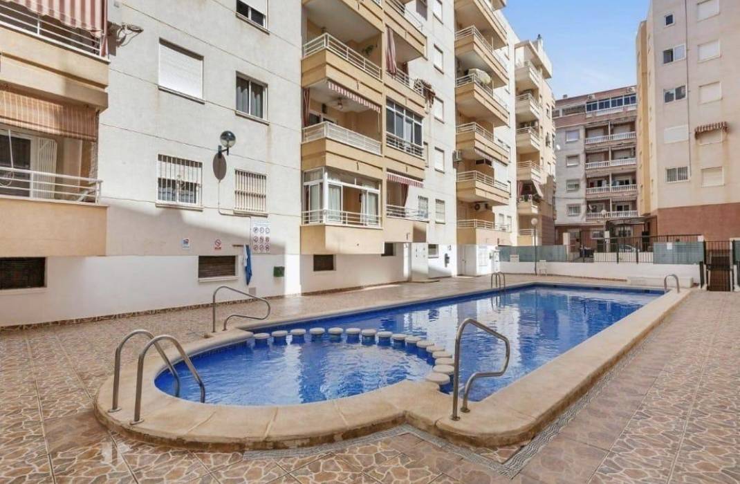 Resale - Apartment - Torrevieja - Estacion de autobuses