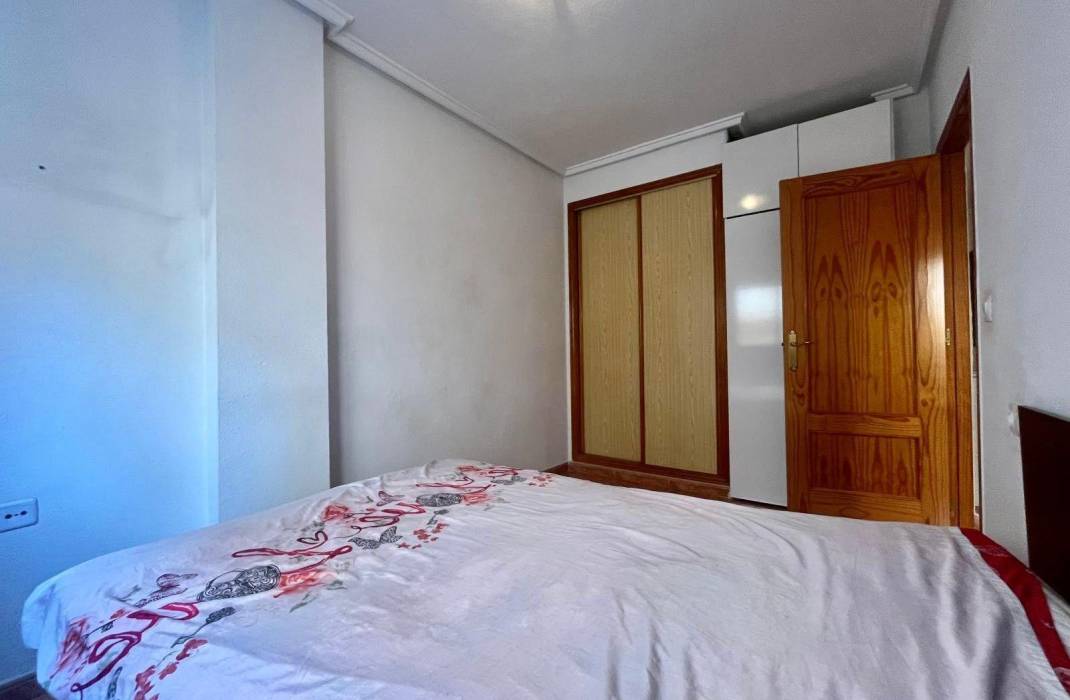 Resale - Apartment - Torrevieja - Estacion de autobuses