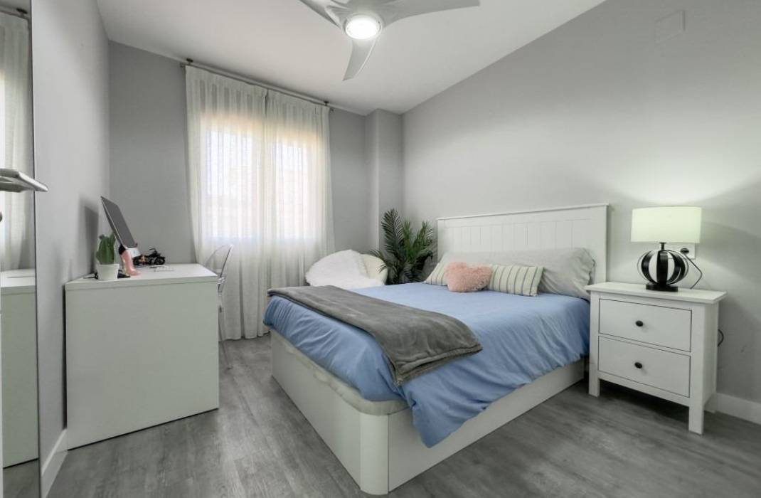 Resale - Apartment - Torrevieja - La Mata