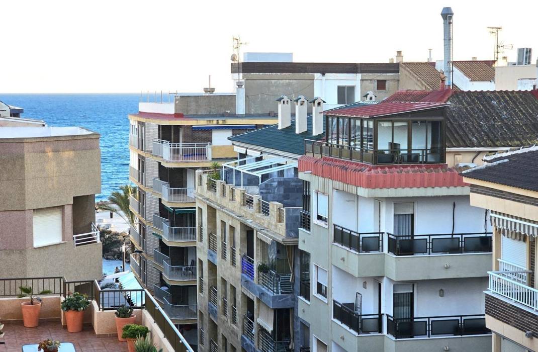 Resale - Apartment - Torrevieja - Paseo maritimo