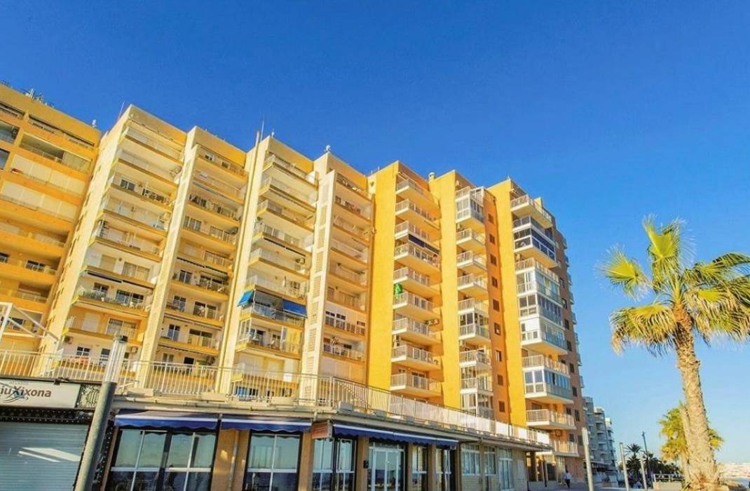 Resale - Apartment - Torrevieja - Playa de los locos