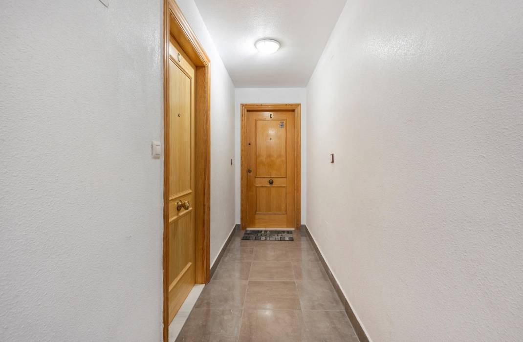 Resale - Apartment - Torrevieja - Playa de los locos