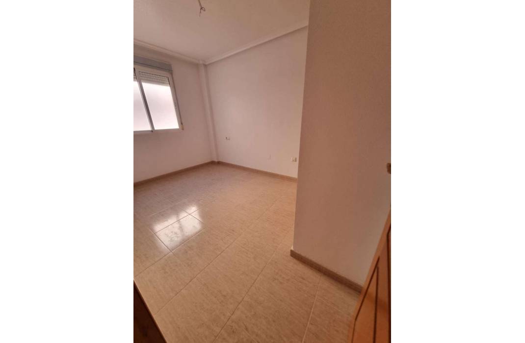 Resale - Apartment - Torrevieja - Playa de los locos