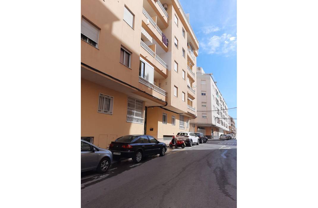 Resale - Apartment - Torrevieja - Playa de los locos