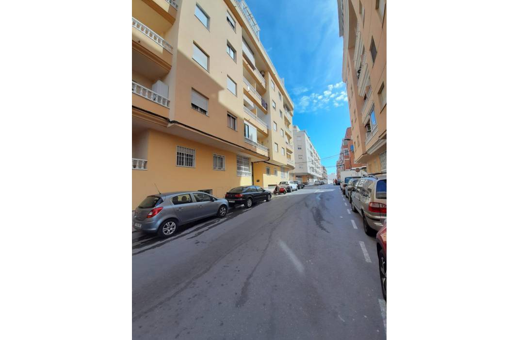 Resale - Apartment - Torrevieja - Playa de los locos