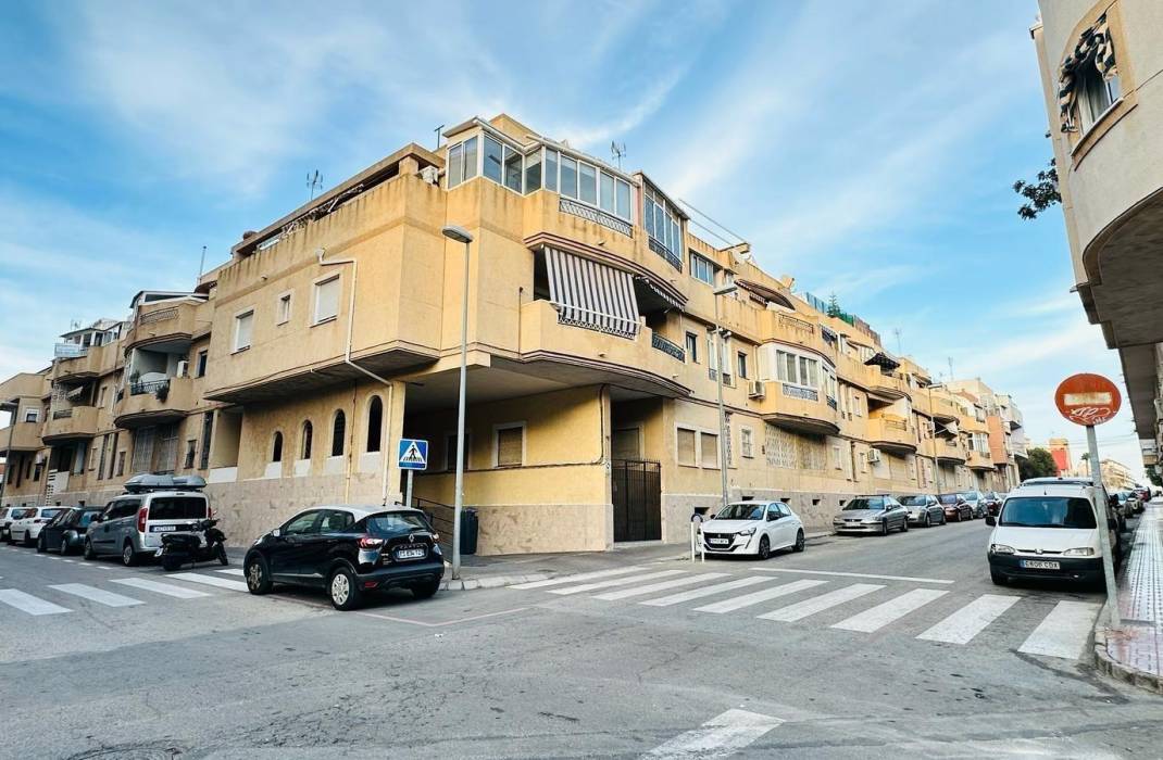 Resale - Apartment - Torrevieja - Playa de los locos