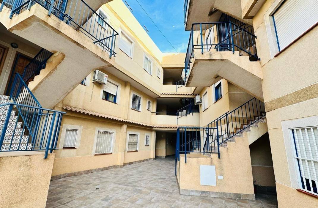 Resale - Apartment - Torrevieja - Playa de los locos