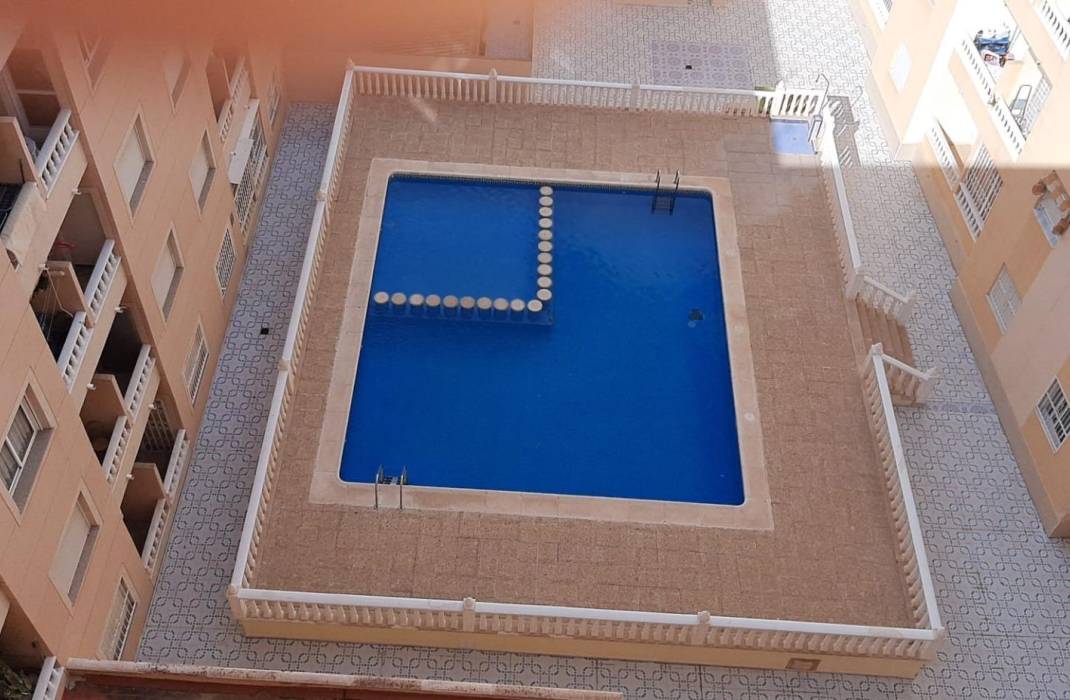 Resale - Apartment - Torrevieja - Playa de los locos