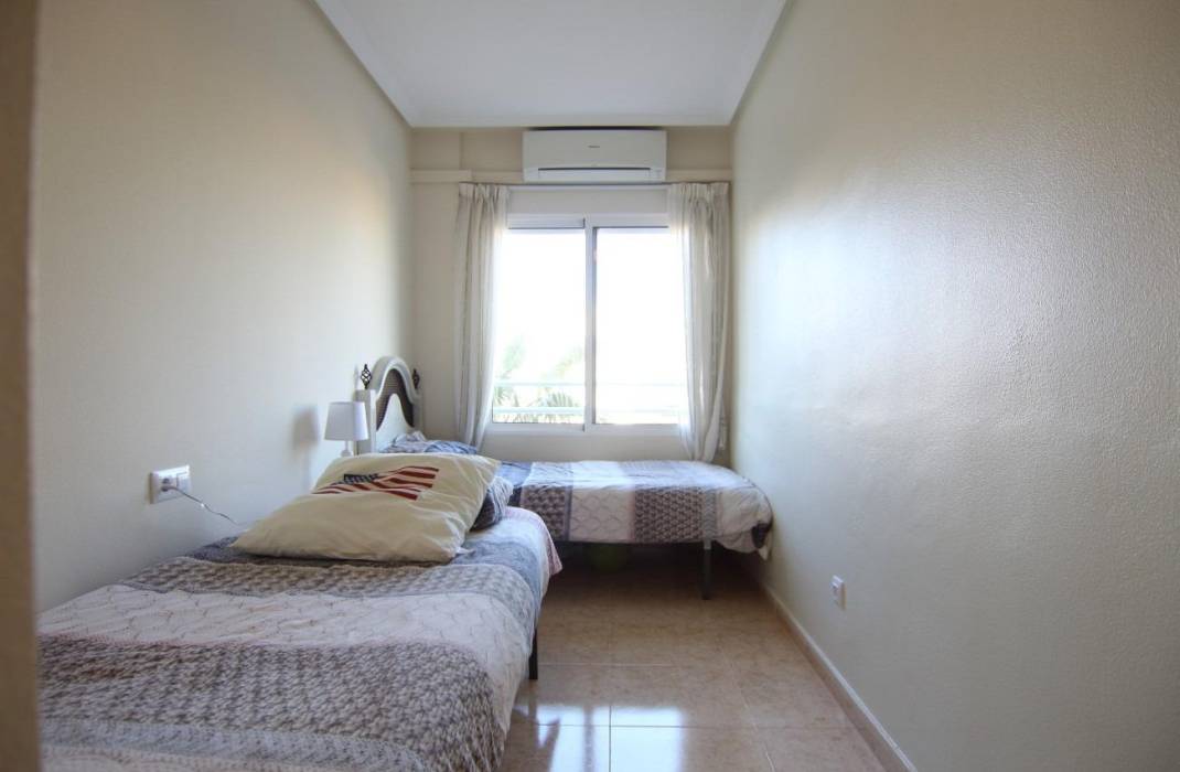 Resale - Apartment - Torrevieja - Playa de los locos