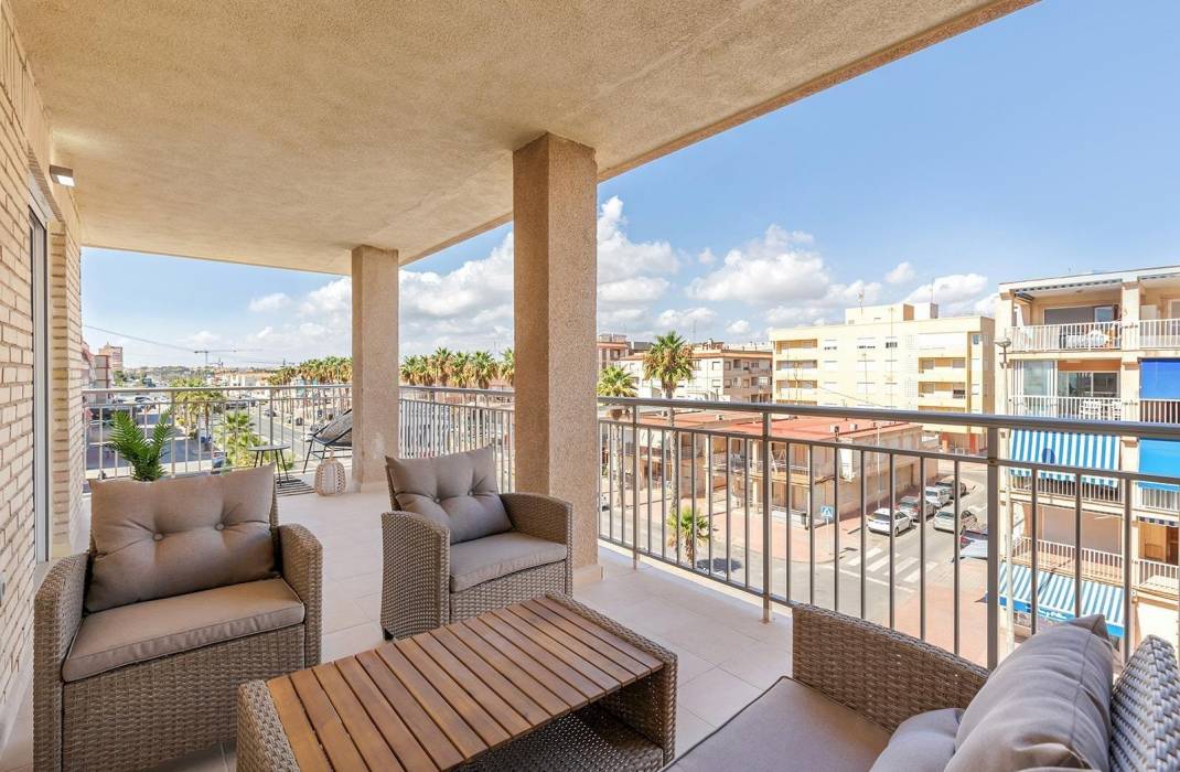 Resale - Apartment - Torrevieja - Playa de los Naufragos