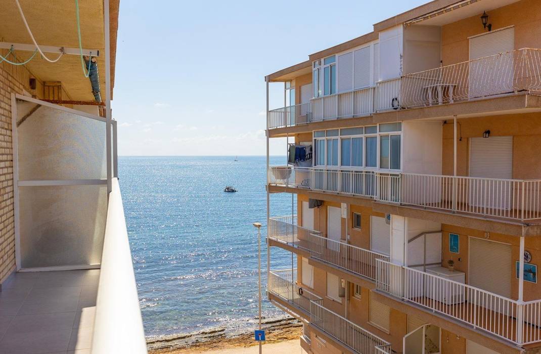 Resale - Apartment - Torrevieja - Playa de los Naufragos