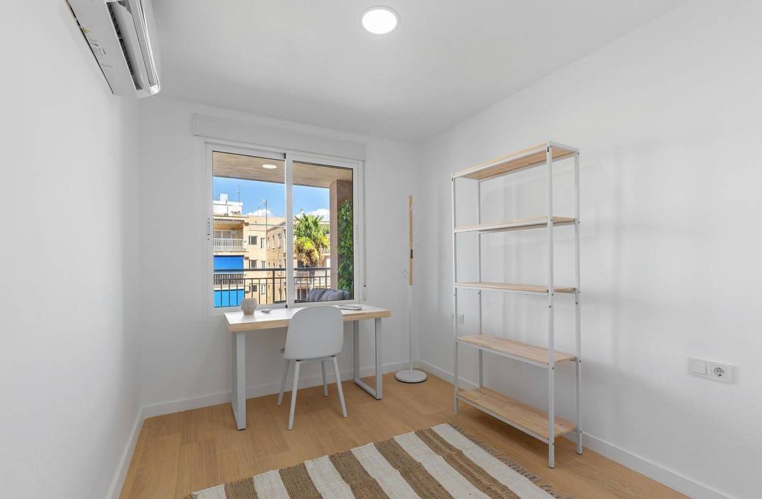 Resale - Apartment - Torrevieja - Playa de los Naufragos