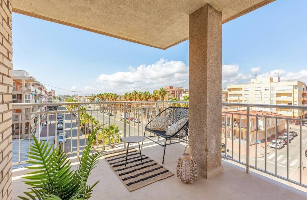 Resale - Apartment - Torrevieja - Playa de los Naufragos