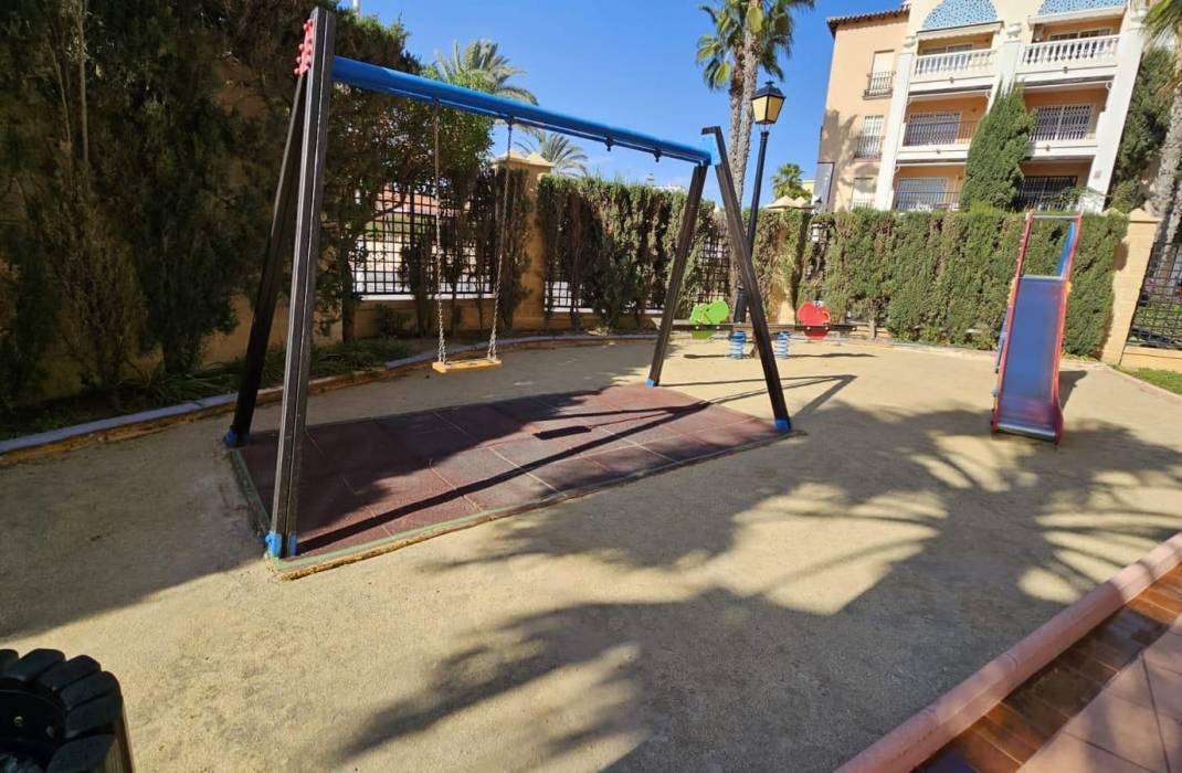 Resale - Apartment - Torrevieja - Playa del cura