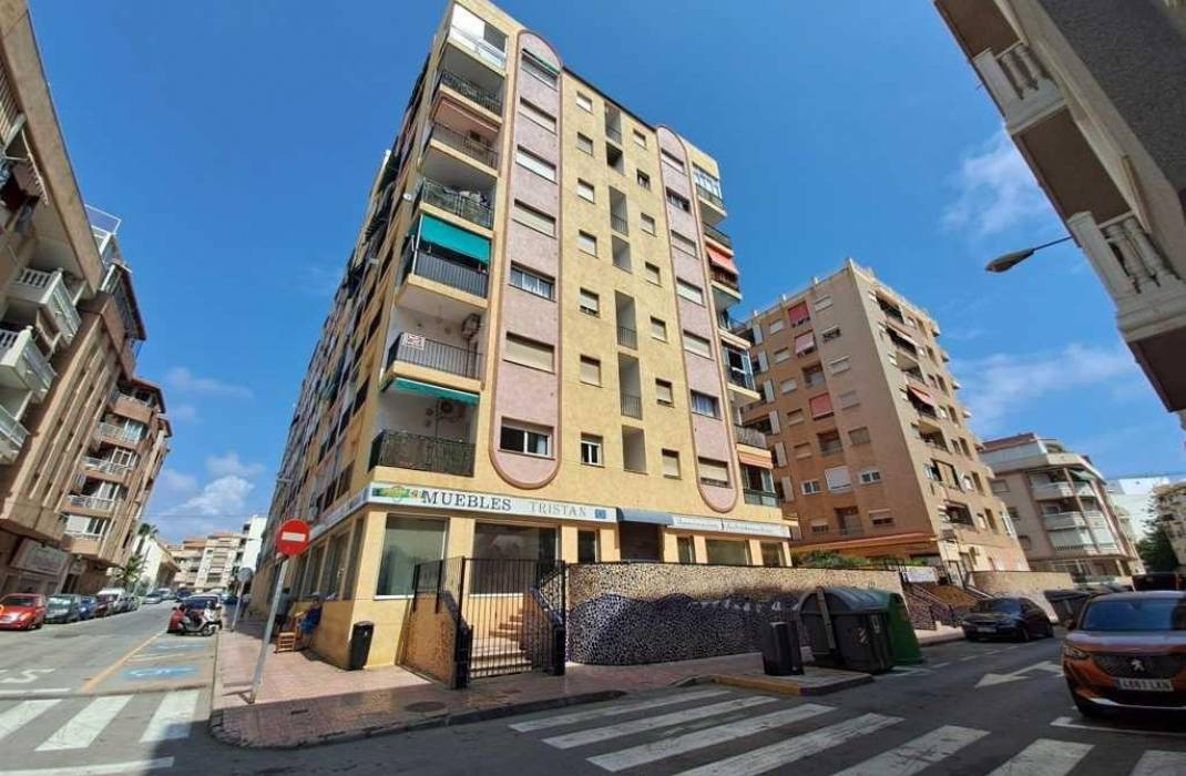 Resale - Apartment - Torrevieja - Playa del cura