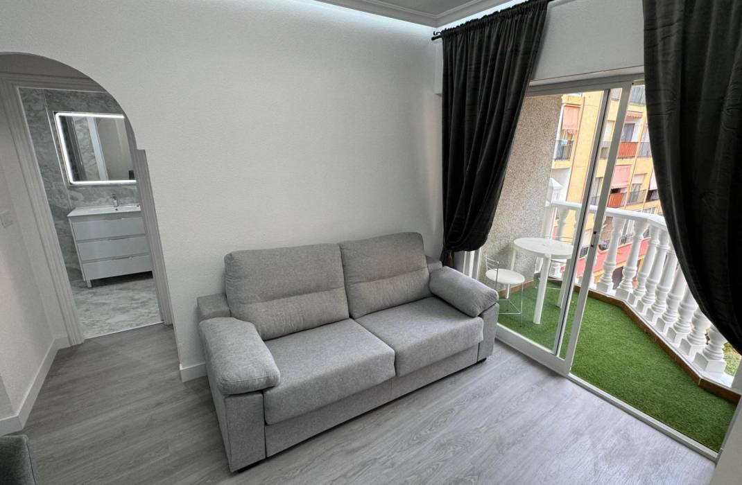 Resale - Apartment - Torrevieja - Playa del cura