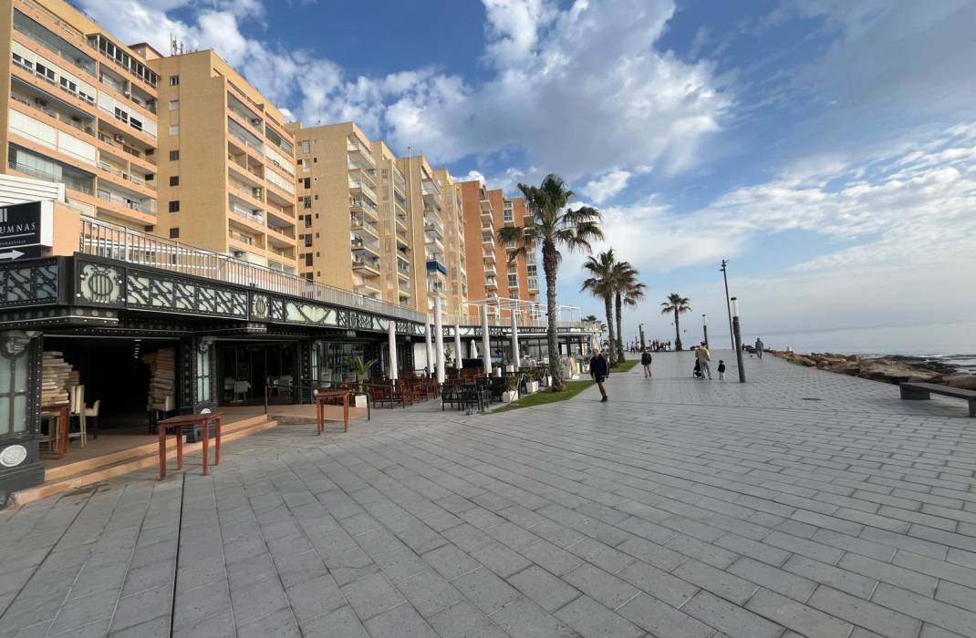 Resale - Apartment - Torrevieja - Playa del cura