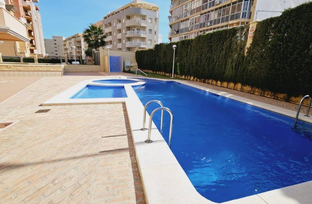 Resale - Apartment - Torrevieja - Playa del cura