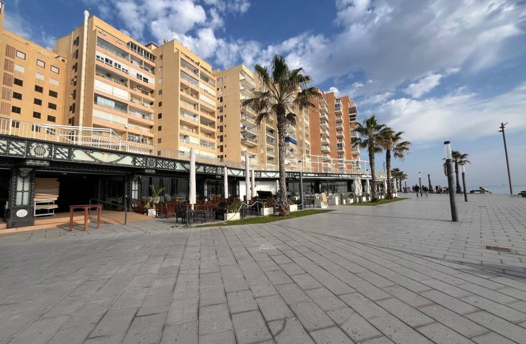 Resale - Apartment - Torrevieja - Playa del cura