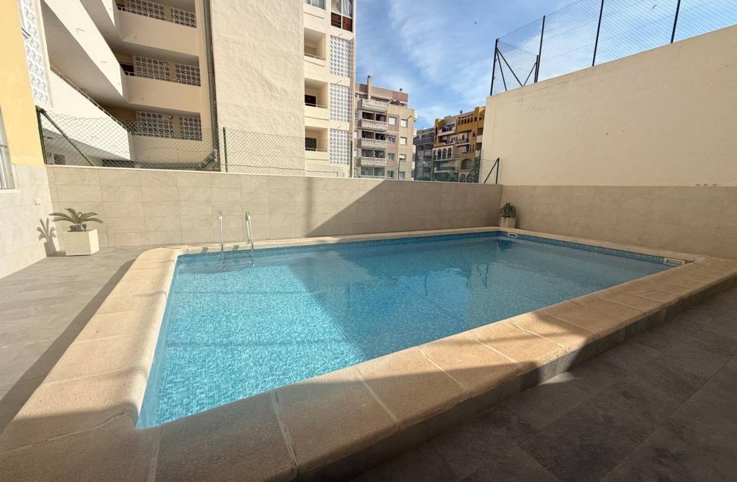 Resale - Apartment - Torrevieja - Playa del cura